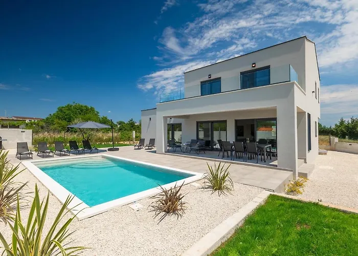 Modern Villa With Private Pool In Pula