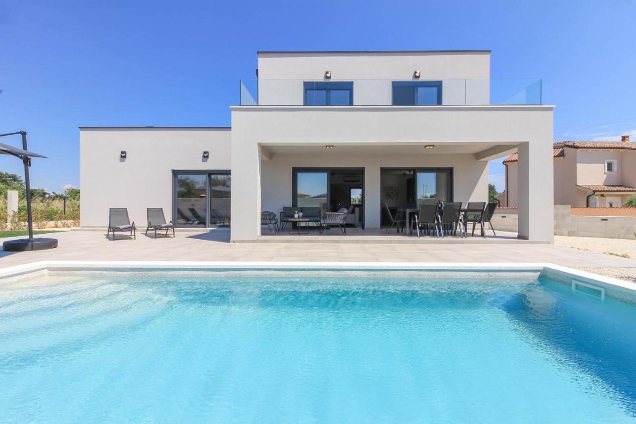 Villa Modern With Private Pool In
