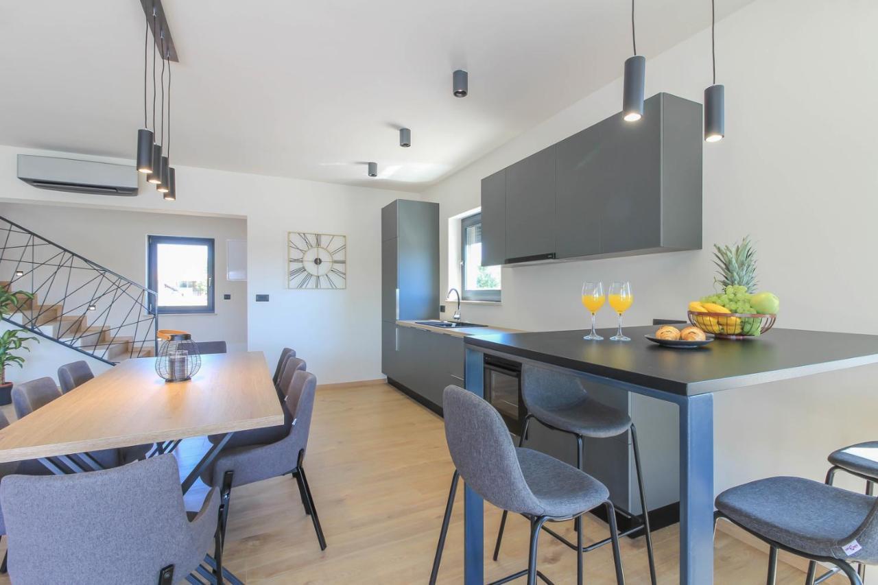 Modern With Private Pool In Villa