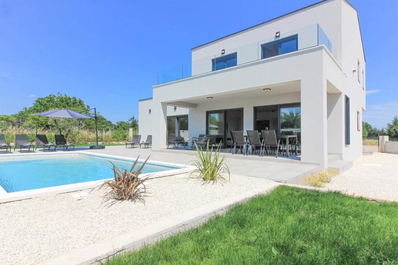 Villa Modern With Private Pool In *