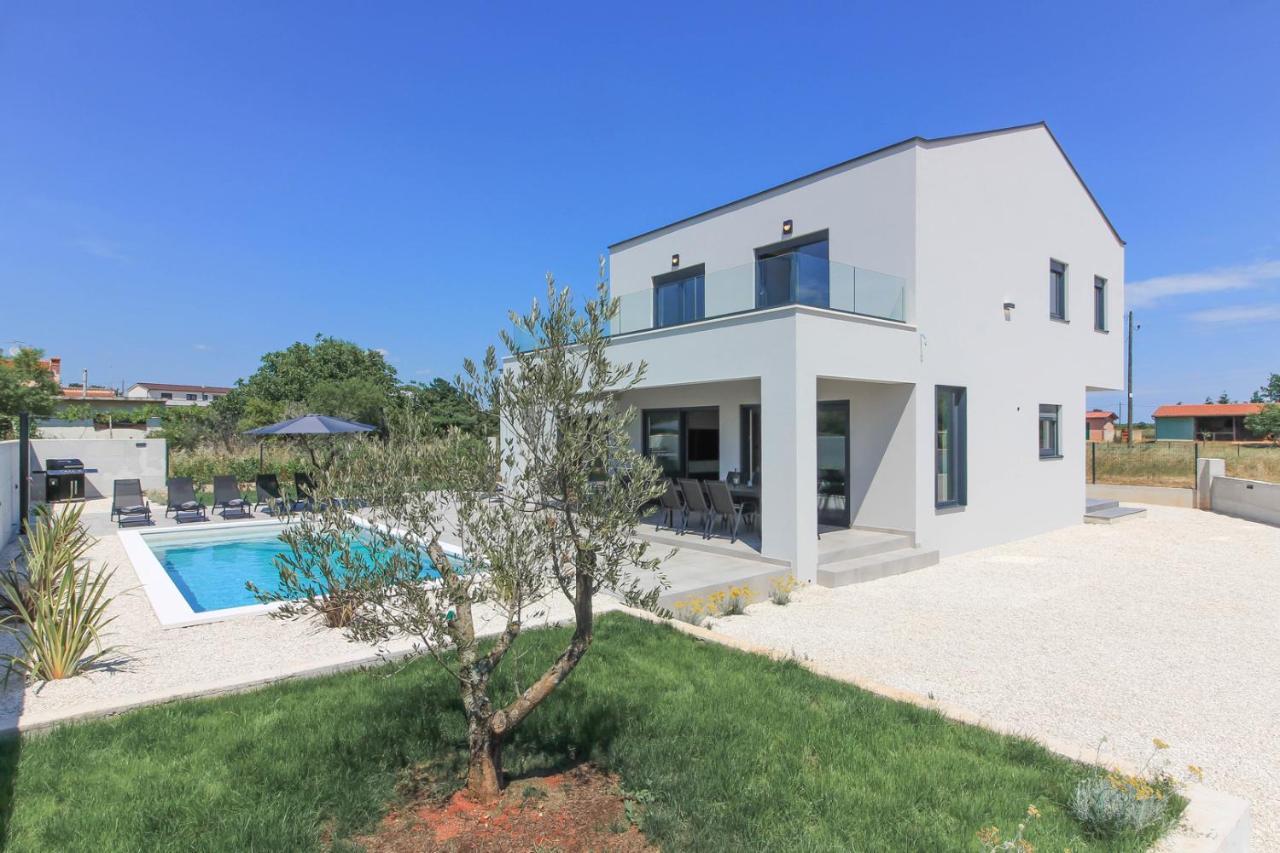 Villa Modern With Private Pool In Pula