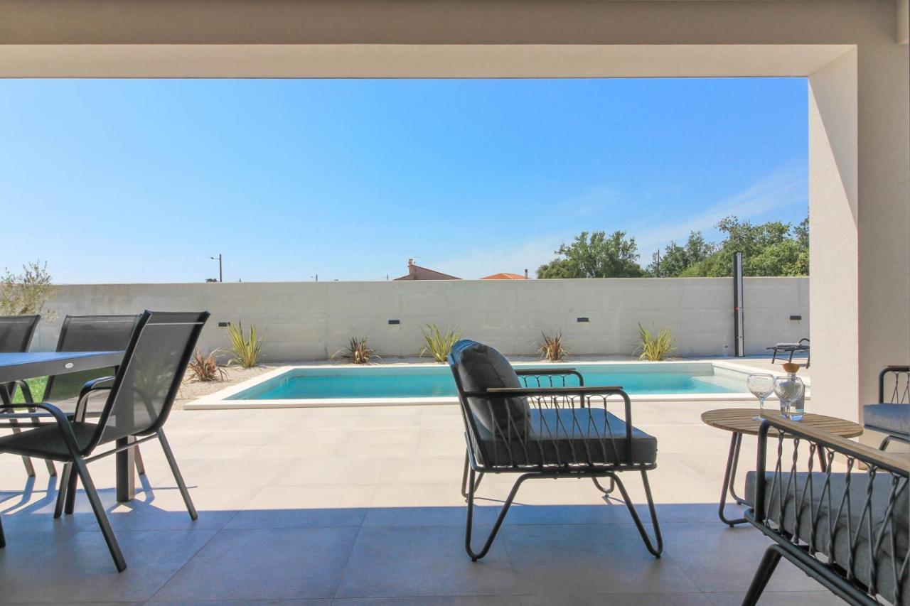 Villa Modern With Private Pool In *
