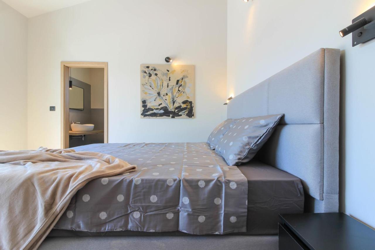 Modern With Private Pool In Pula