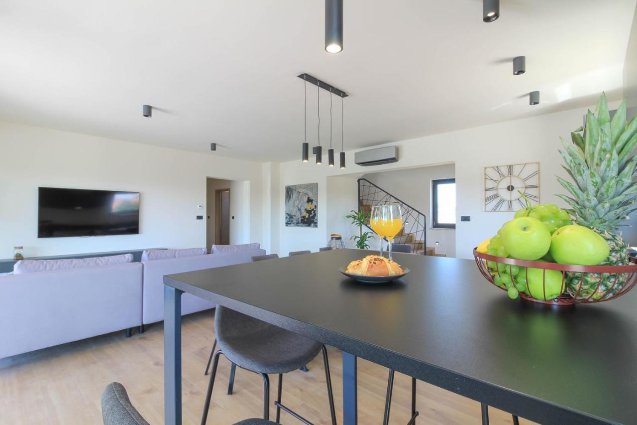 Modern With Private Pool In Villa Pula