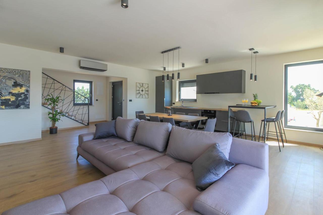 Modern With Private Pool In Villa *