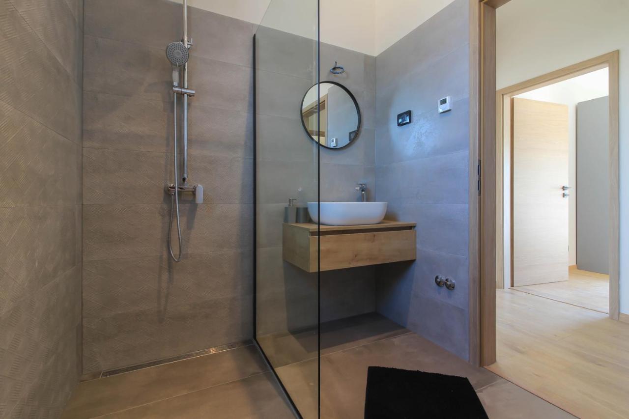 Modern With Private Pool In *