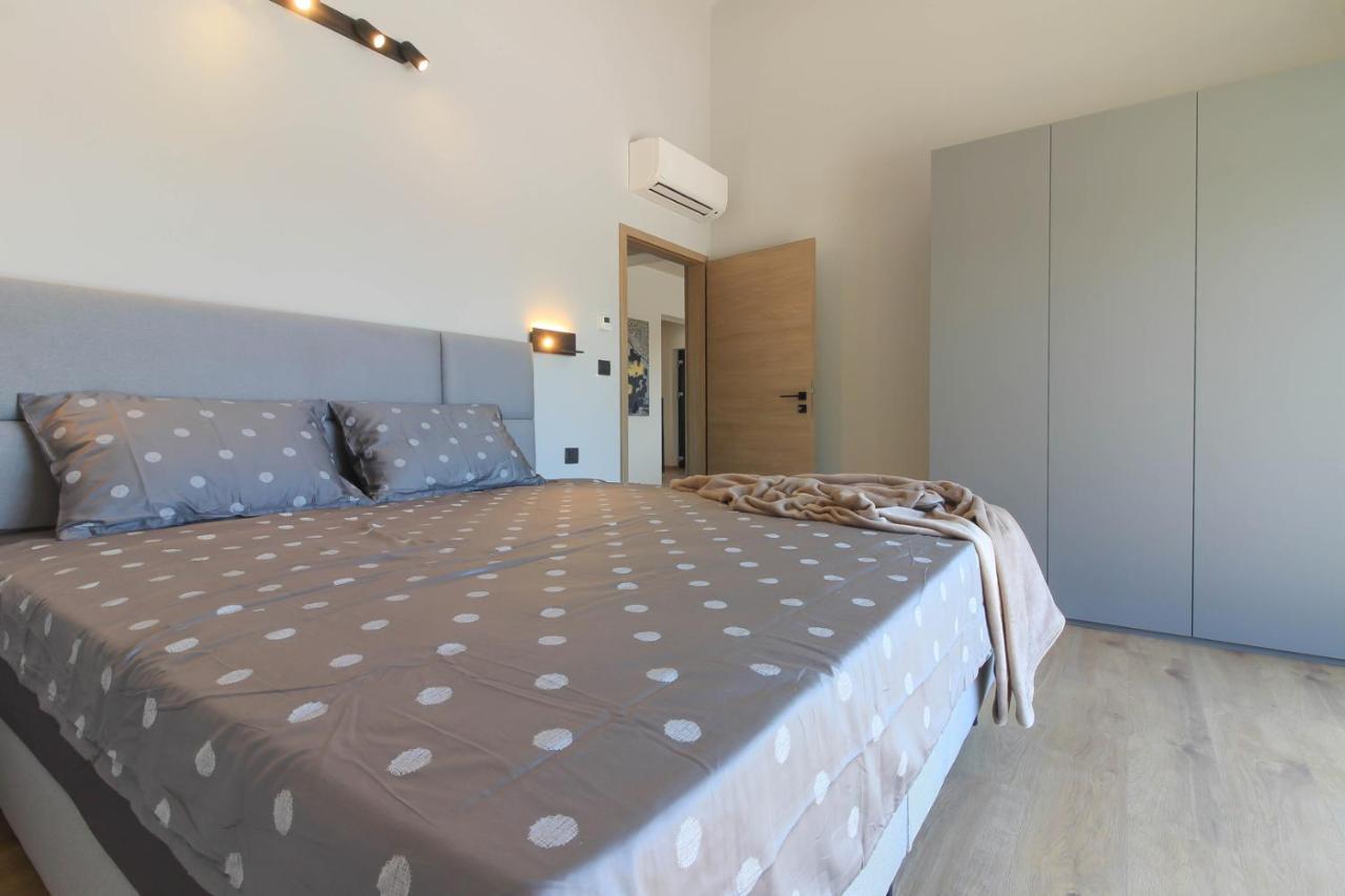 Modern With Private Pool In Villa Pula