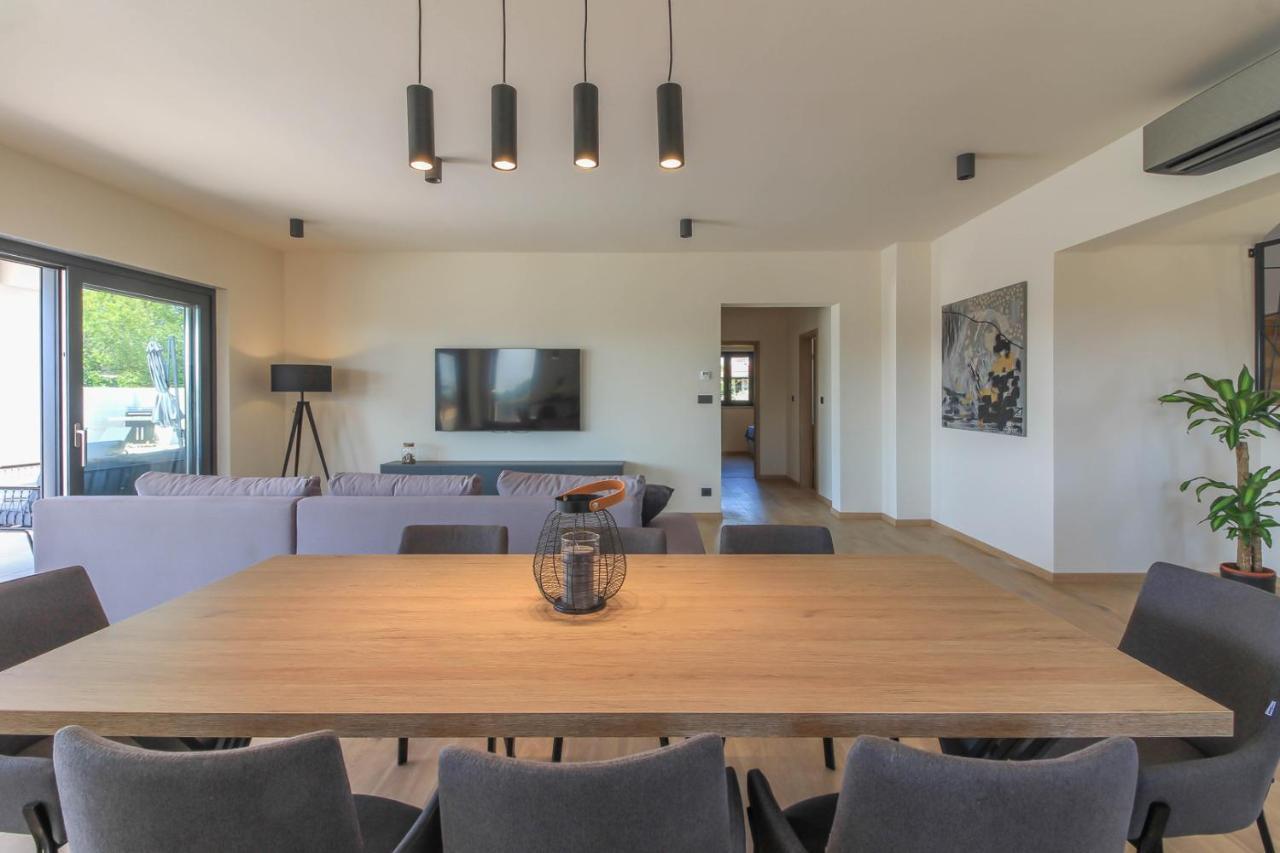 Modern With Private Pool In Pula