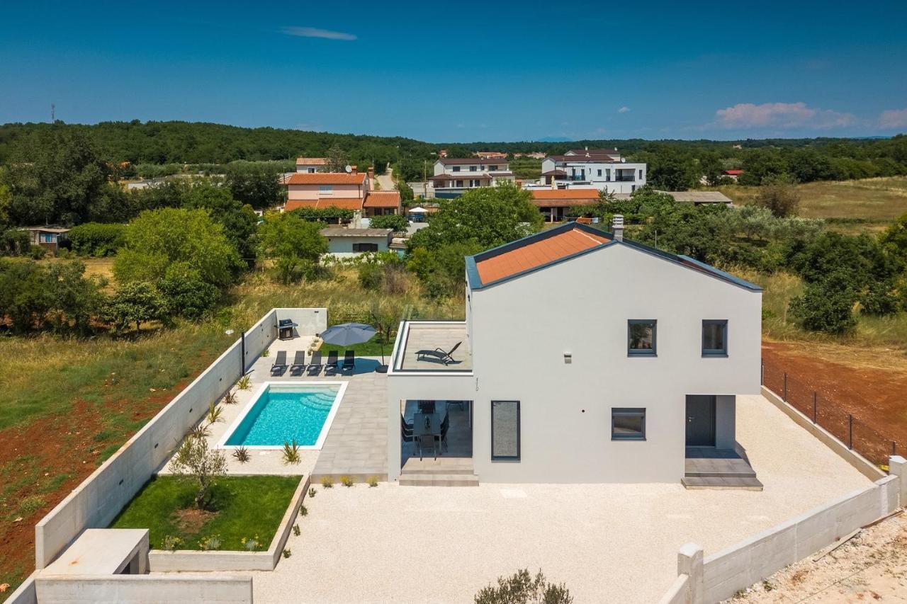 Villa Modern With Private Pool In *